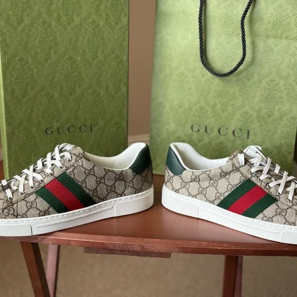 Gucci Men's Beige Sneakers with Green and Red Stripes - Picture 6 of 11